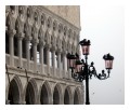 Spedisci la cartolina "Venezia: lampioni a Piazza San Marco"